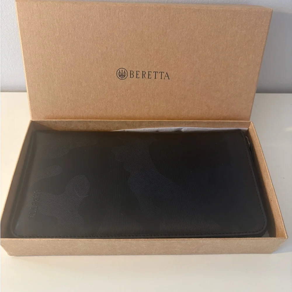 NEW Beretta Black Camo Leather Zipped Pouch Travel Wallet Bifold NIB
